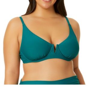 Brand new bikini top never worn perfect for the summer :)))